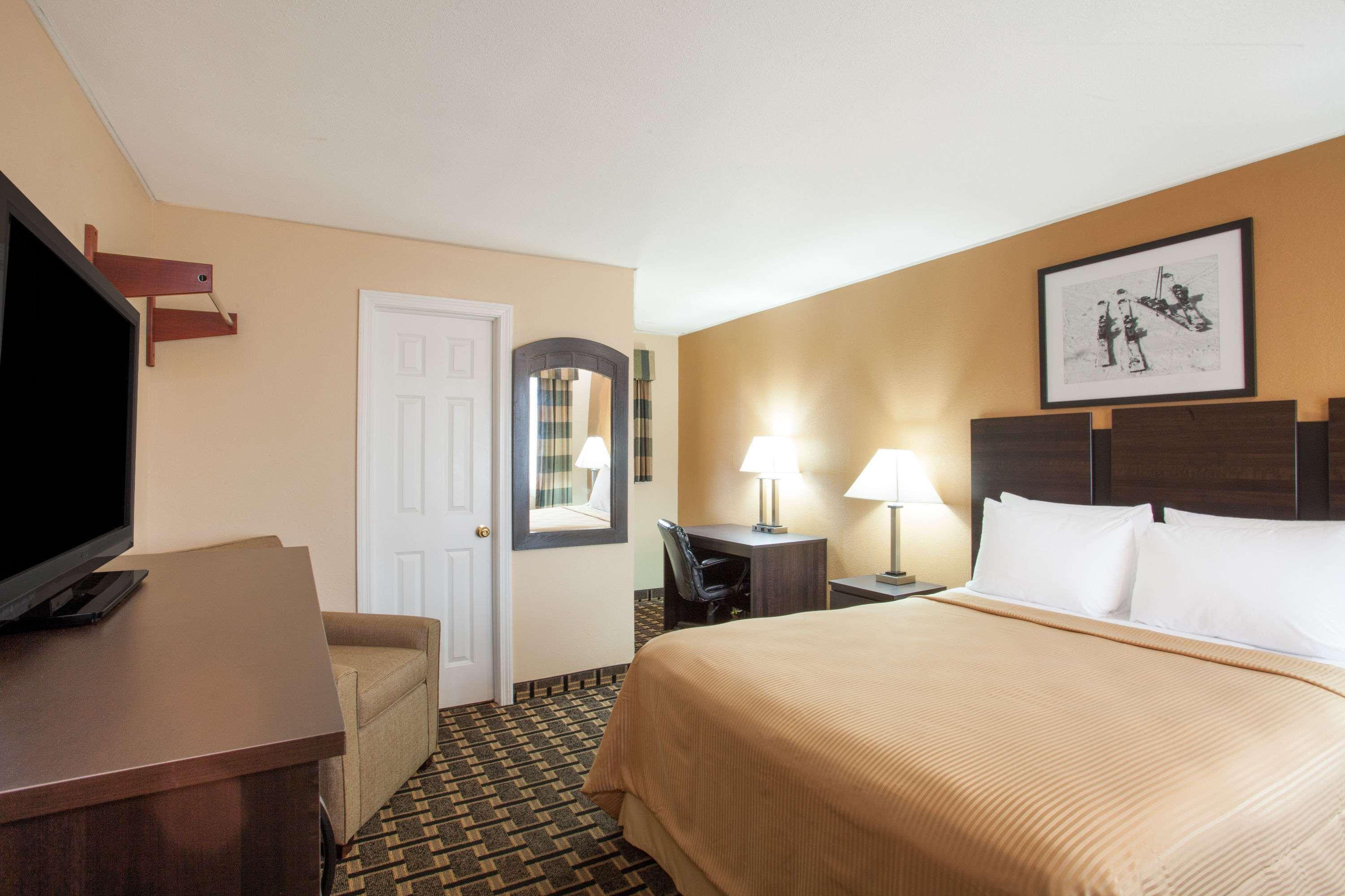 Travelodge By Wyndham South Burlington Exterior photo