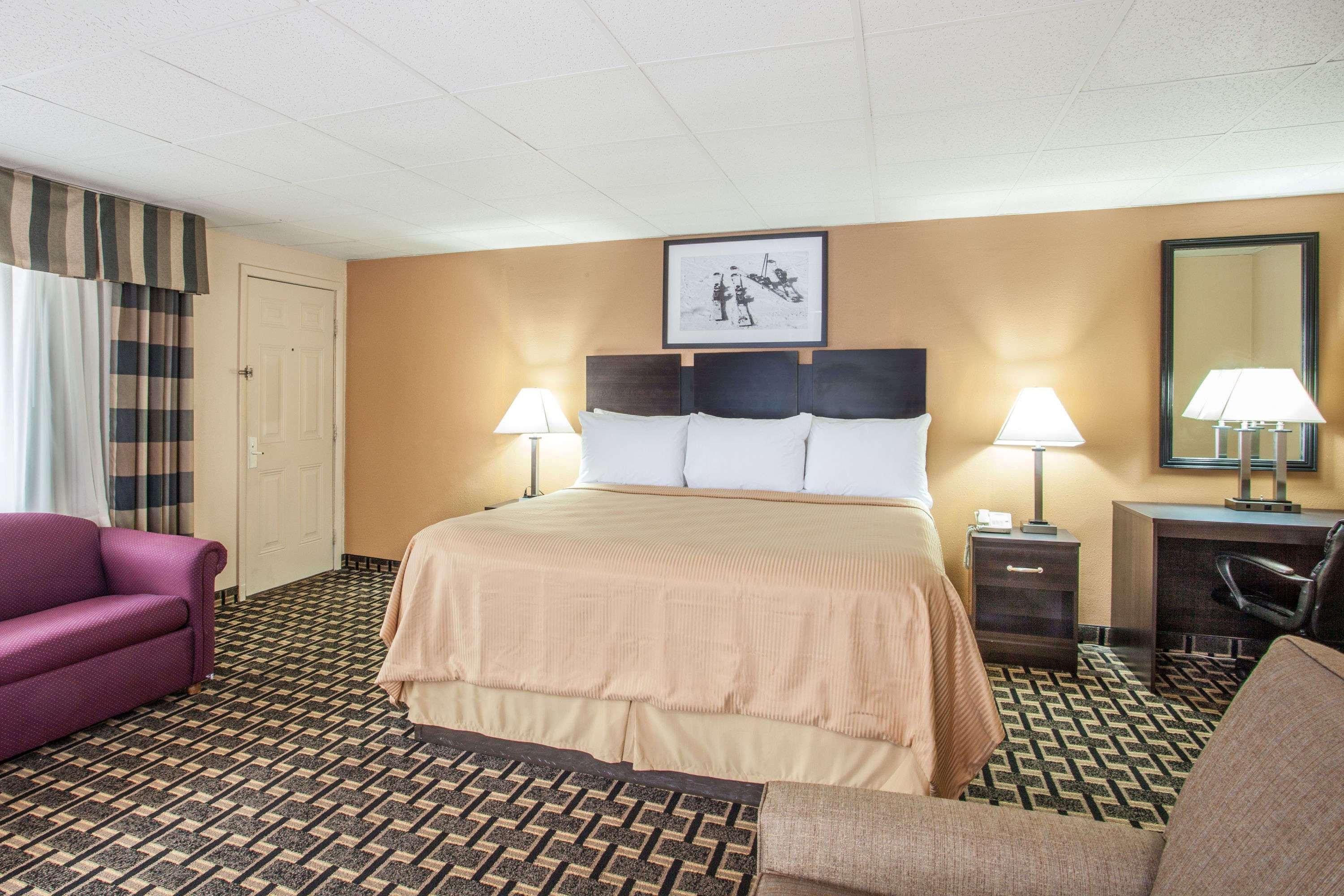 Travelodge By Wyndham South Burlington Exterior photo