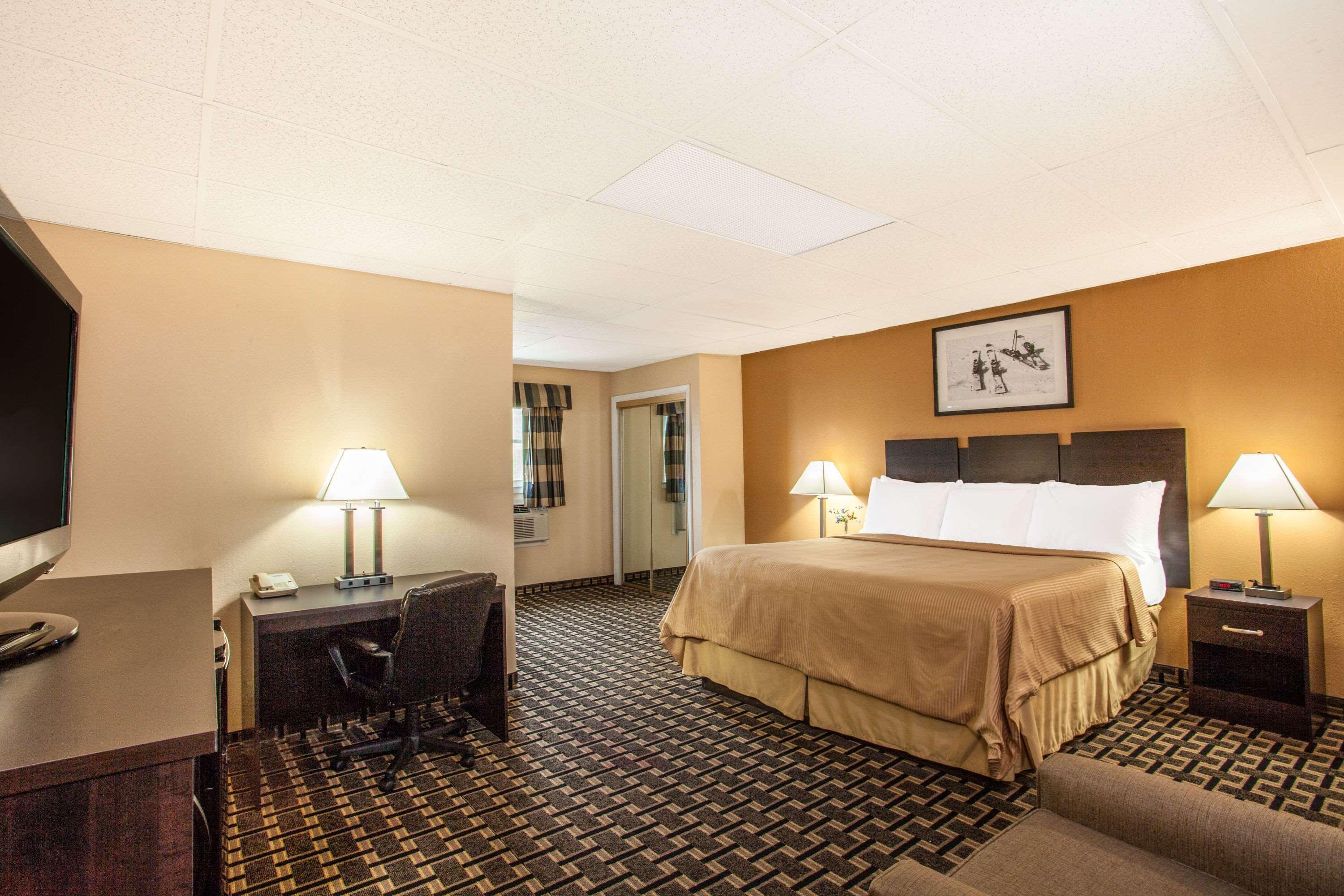 Travelodge By Wyndham South Burlington Exterior photo